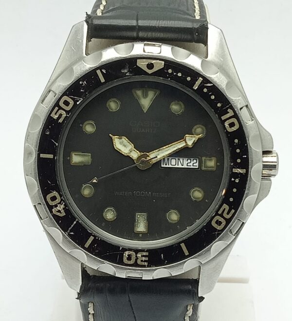 Casio 709 MD-513 Quartz Day/Date Vintage Men's Diver Watch