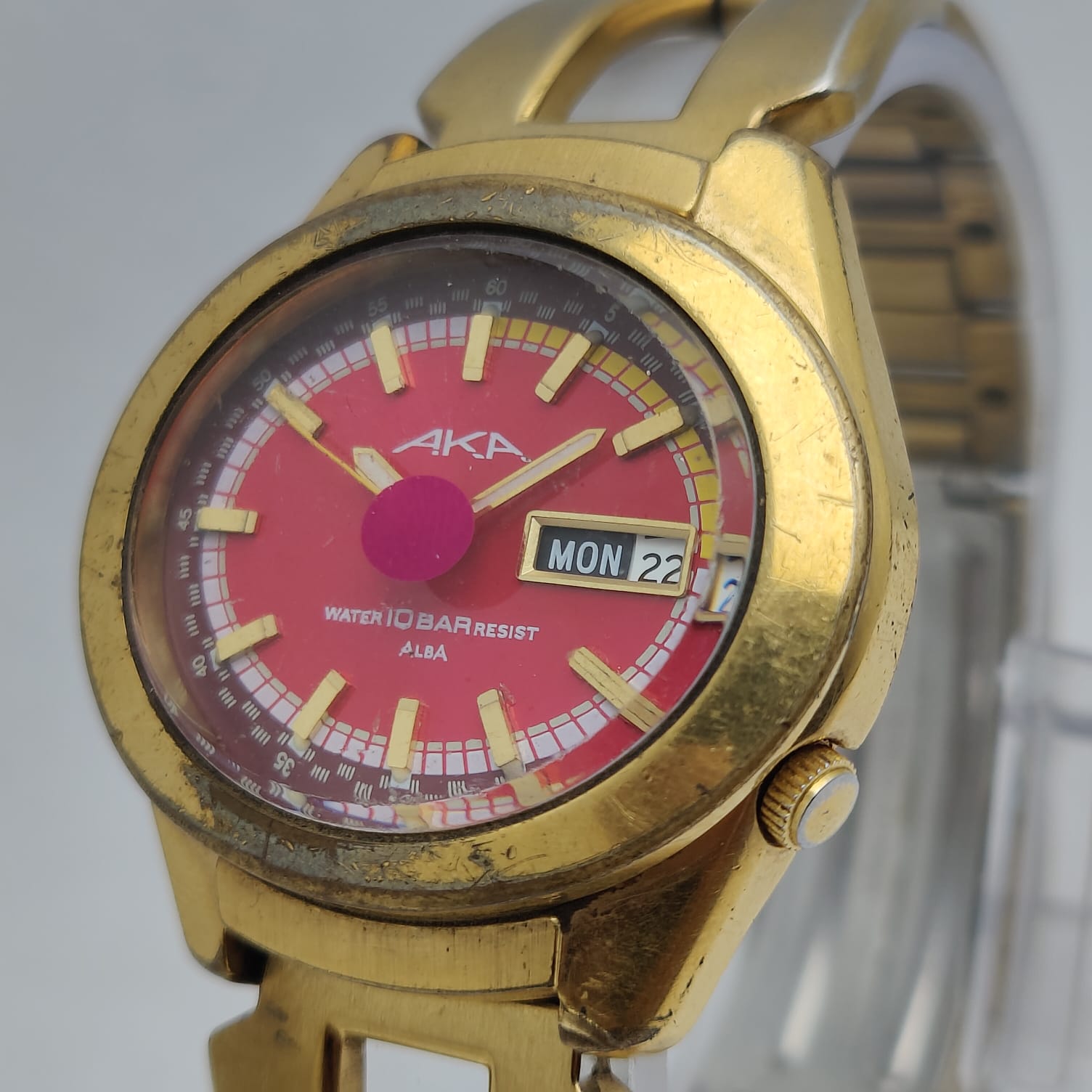 SEIKO Alba AKA V743-5A10 Quartz Red Dial Vintage Men's Watch