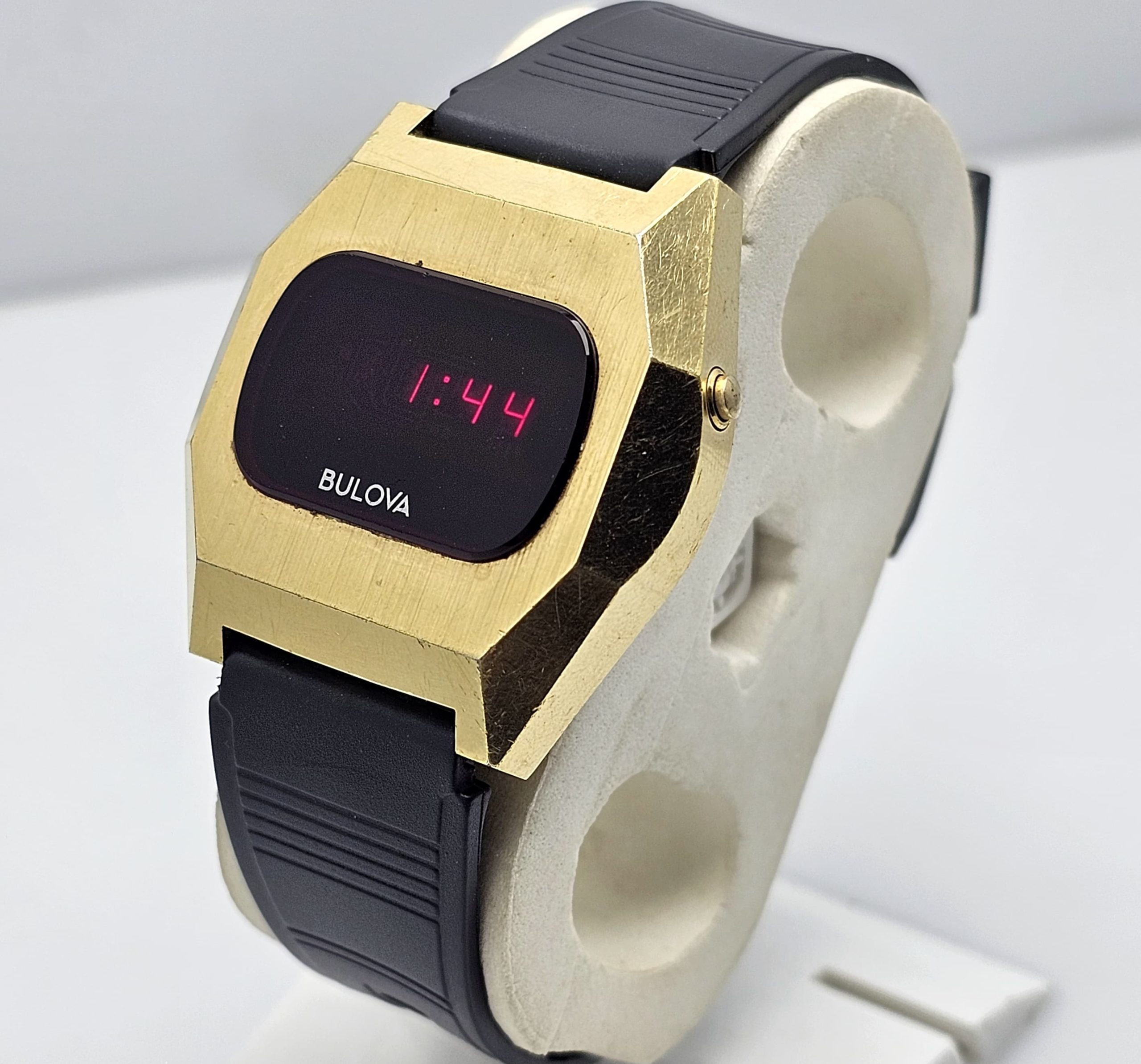 Bulova Computron n6 Red Led Digital Quartz Vintage Mens Watch c5fc07cd 6 scaled