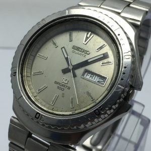 Seiko Quartz Sports 8123-7020 Day/Date Diver's Vintage Watch KUM173BAS12