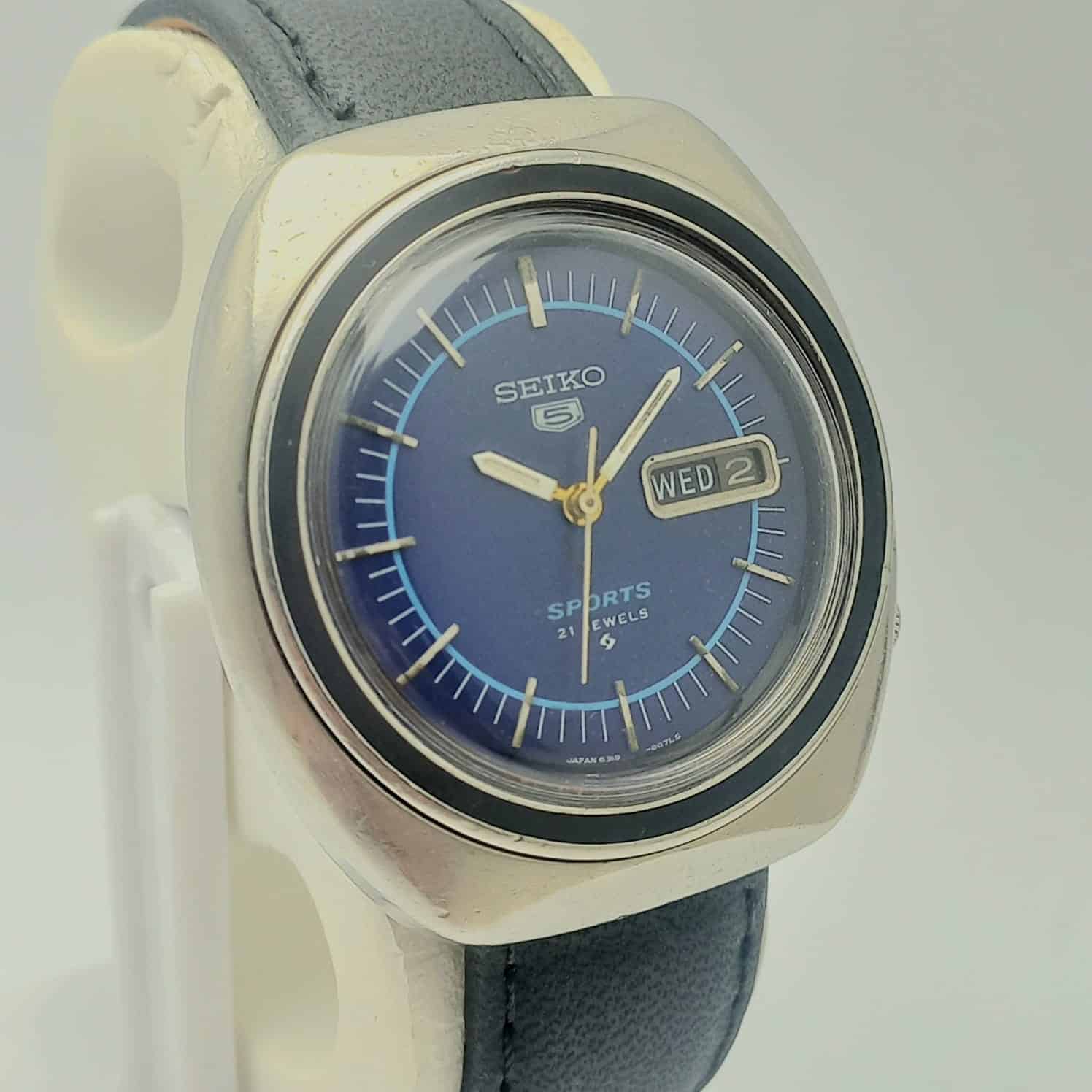 WhatsApp-Image-2024-07-22-at-11.55.49-AM-1.jpeg Seiko 5 Sports 6319-8070 Day/Date Vintage Men's Watch - Image 1