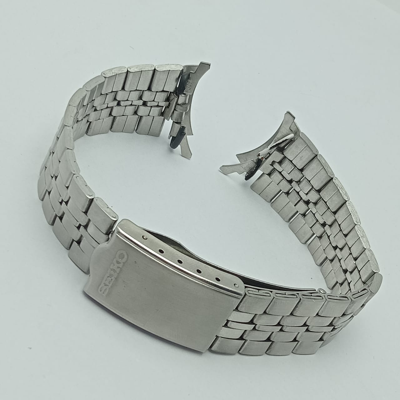 WhatsApp-Image-2025-09-29-at-4.26.01-PM-3.jpeg 19 mm Curved End Links Seiko G094 Vintage Men's Watch 7009-4040 Bracelet NQS322ARL2 - Image 1